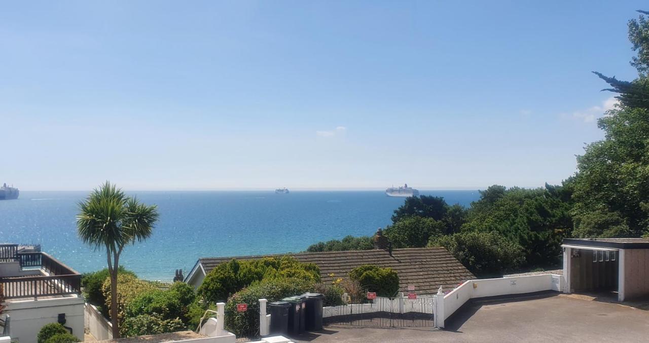 בורנמות' A Beautiful Apartment With Stunning Sea Views & Private Balcony מראה חיצוני תמונה