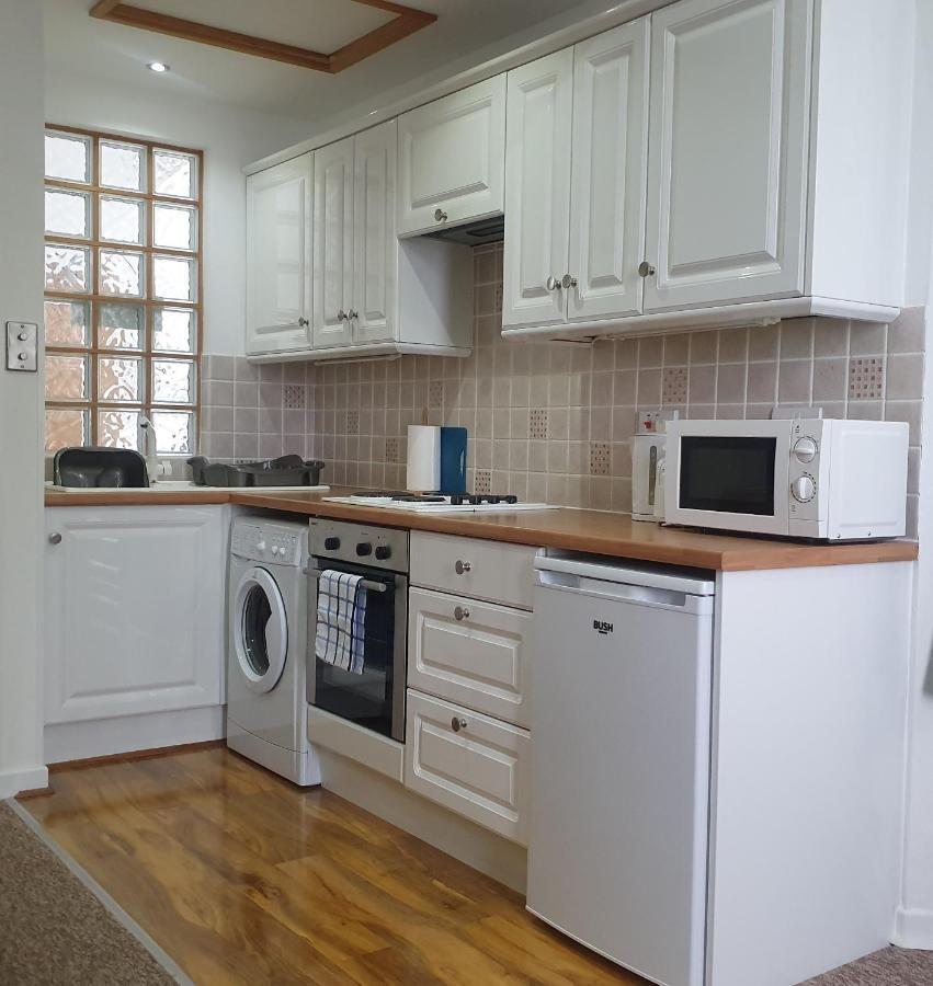 בורנמות' A Beautiful Apartment With Stunning Sea Views & Private Balcony מראה חיצוני תמונה